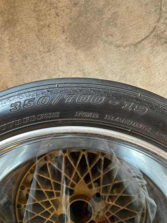 レーシングホイール　タイヤテーブル