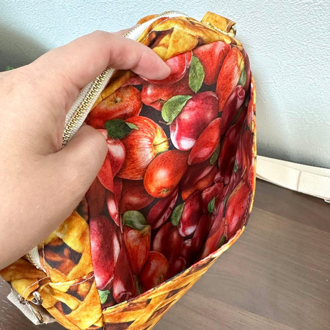 コヤンイサムチョン　リトルサンダーのアップルパイ柄丸型ショルダーバッグ