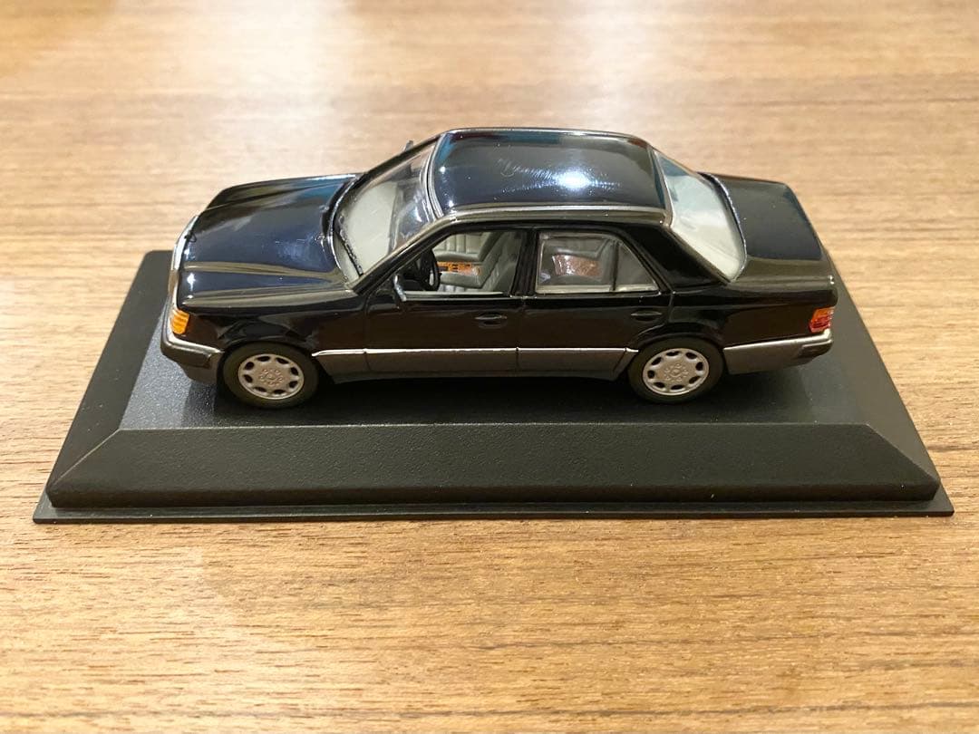 中古品 希少！1/43 ミニチャンプス メルセデスベンツ 500E ブラック