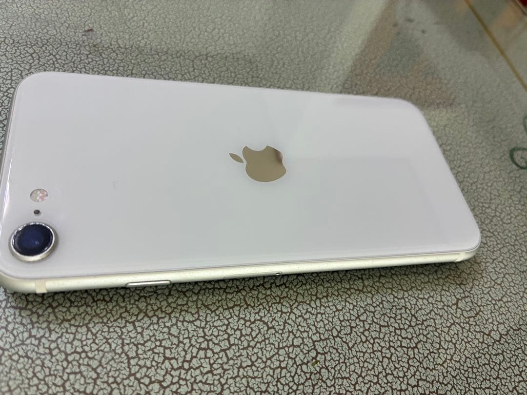 ★Apple iPhone SE第2世代・ホワイト・本体・SIMフリー★