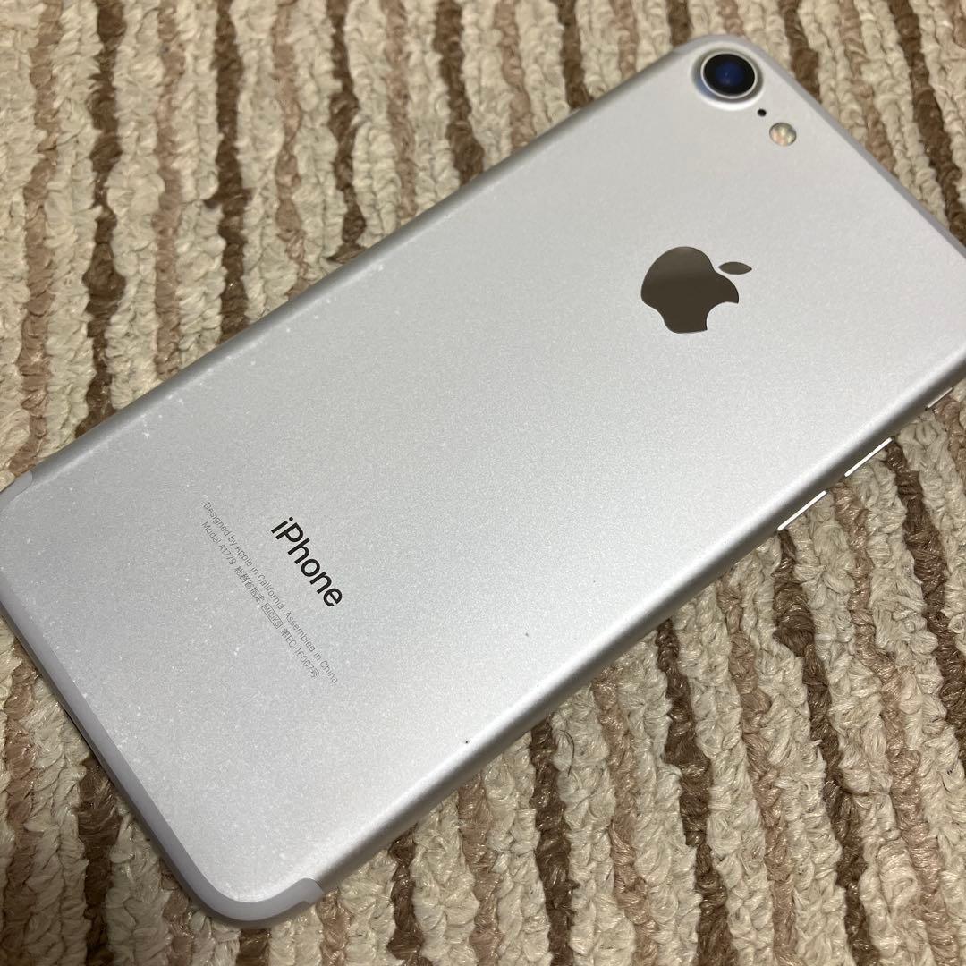 iPhone7 32GBシルバー 本体