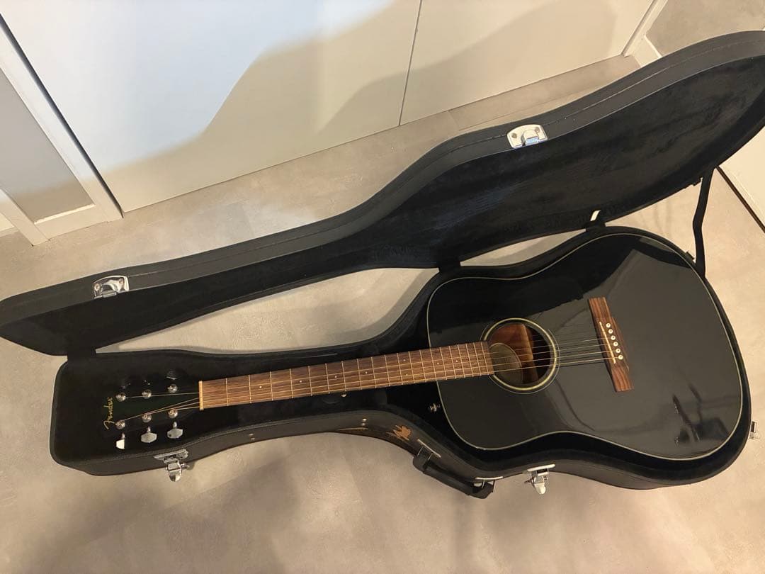 フェンダー　ブラック アコースティックギター ハードケース付き