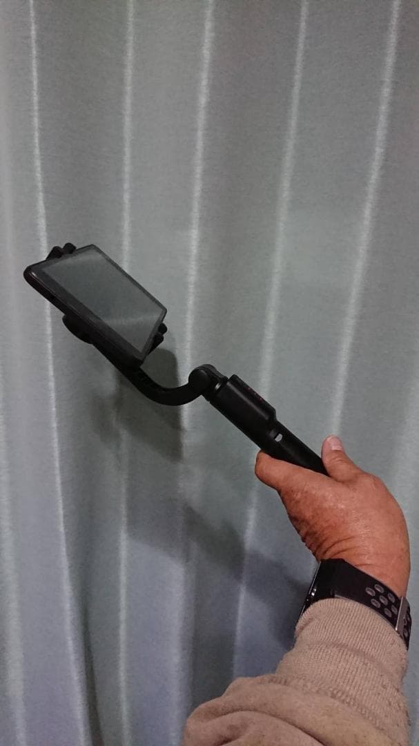 920mAhバッテリー搭載の無線スマホジンバル兼自撮り棒