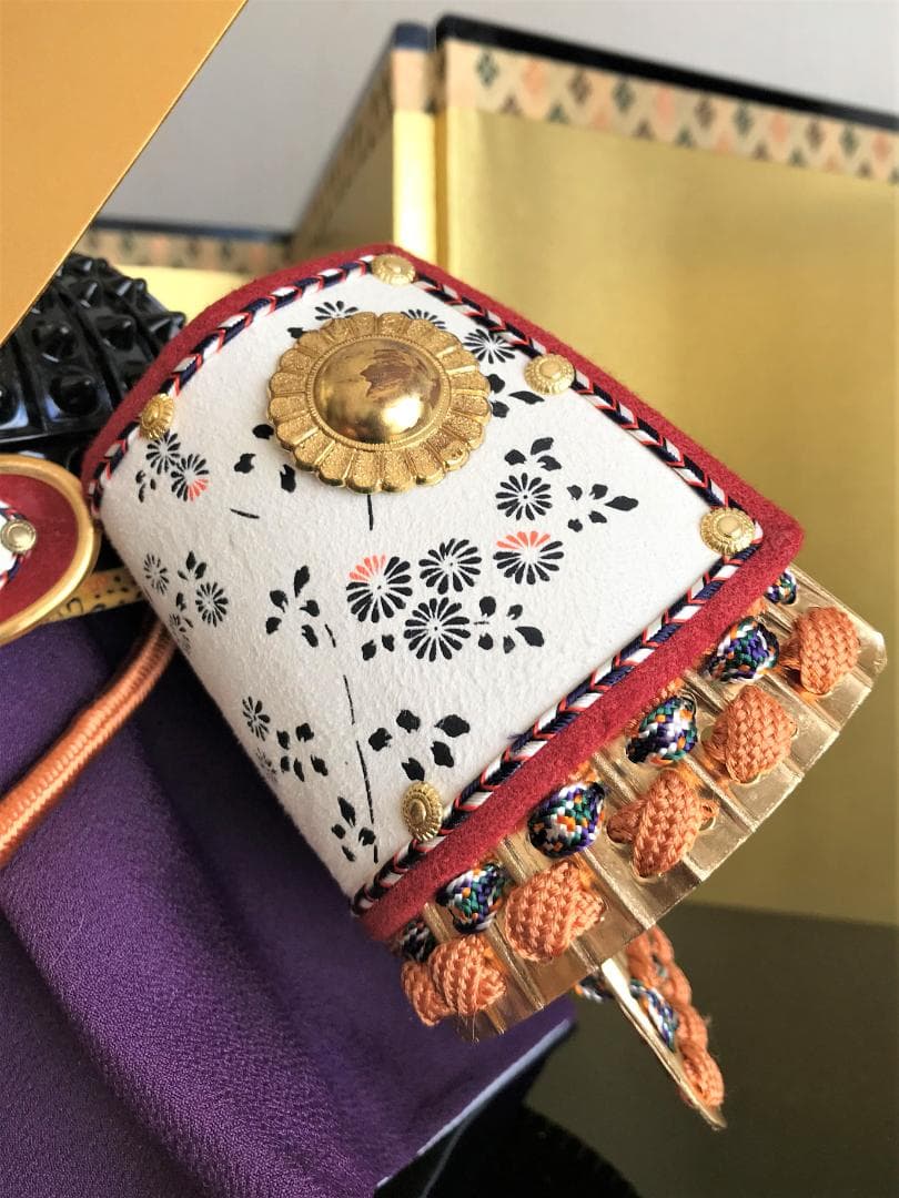 祝ＭＶＰ！未使用アンティーク　兜飾り　龍玉作　大鍬形星兜　櫃収納　極希少　極美品