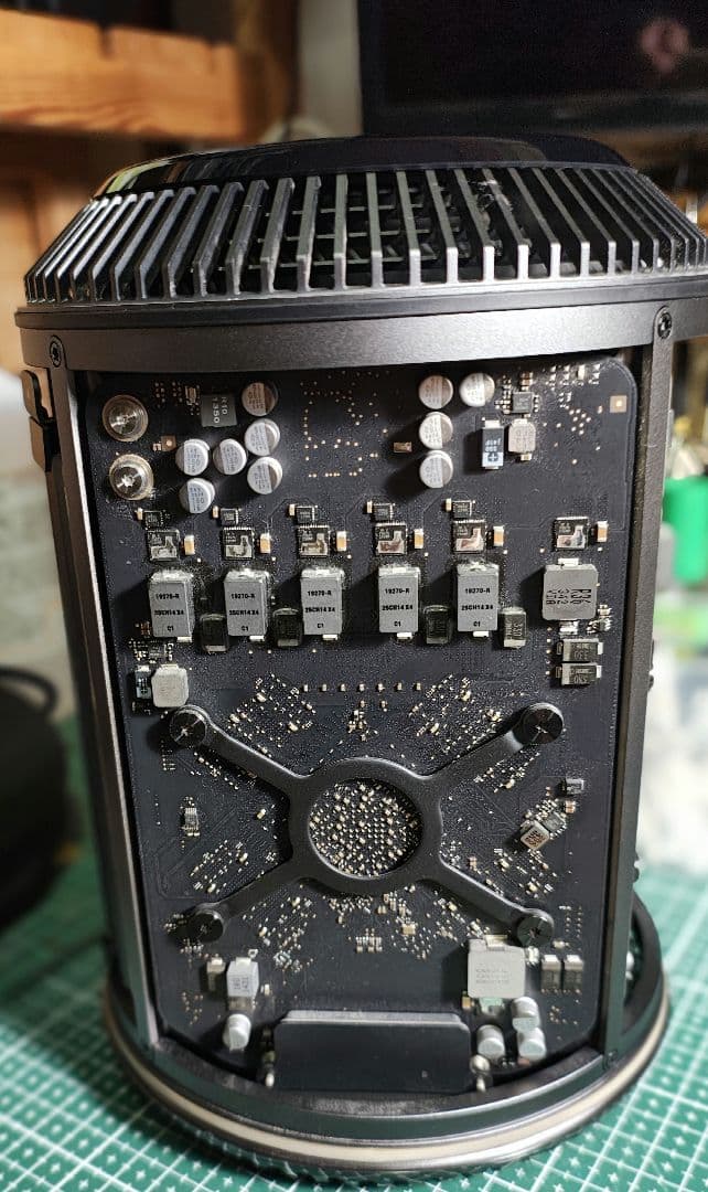 送料込みApple Mac Pro 2013 256GB SSD