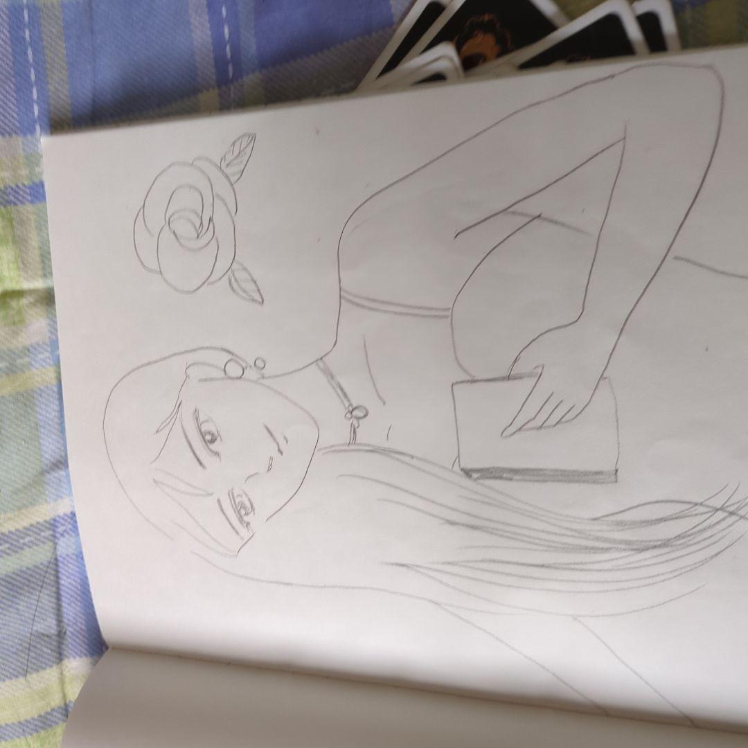 女性とバラの鉛筆画