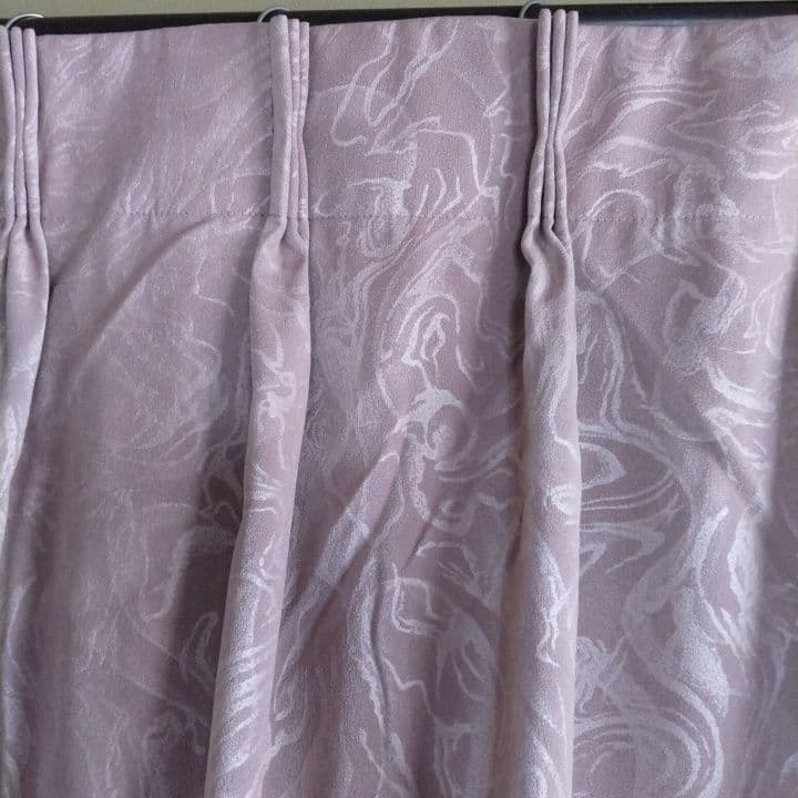 ピンクのフルオーダーカーテン