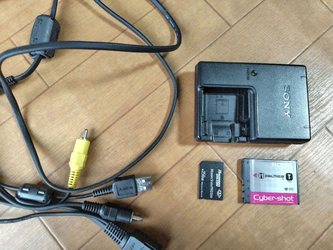 【値下げ】★ジャンク品★SONY Cyber-shot DSC-T9 デジカメ