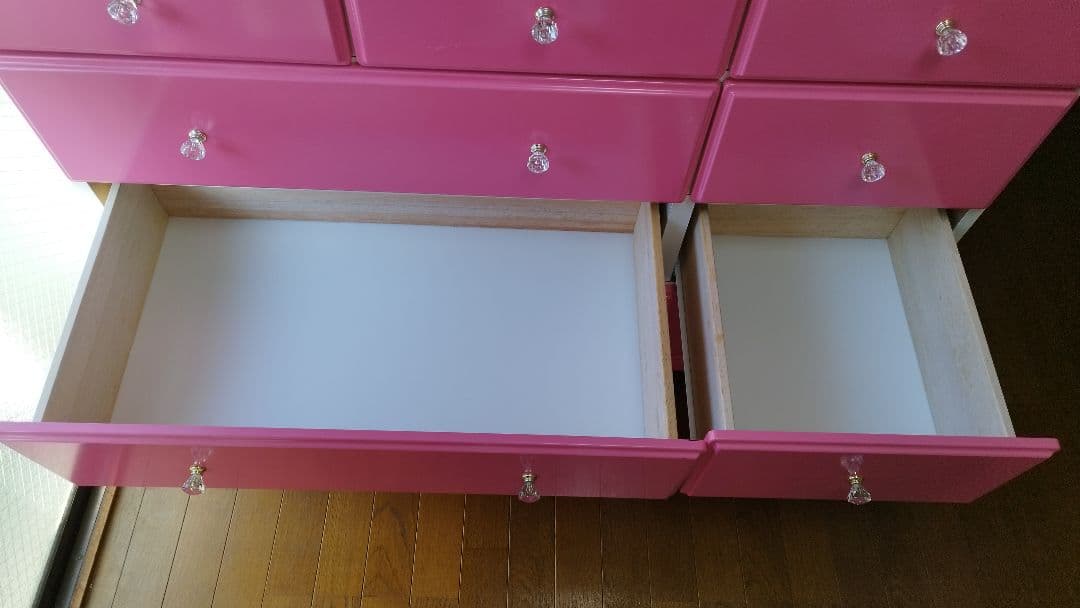 ピンクの4段チェスト