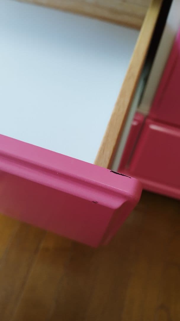 ピンクの4段チェスト