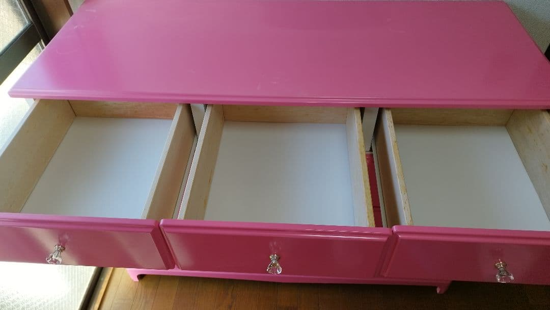 ピンクの4段チェスト
