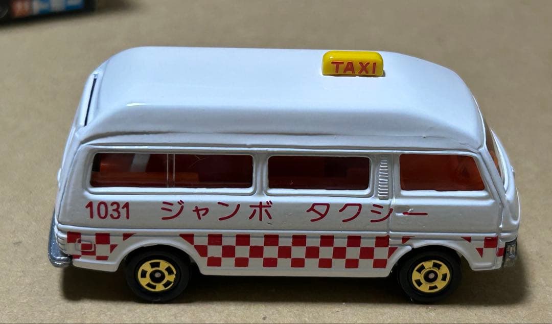 トミカ 日産 キャラバン ハイルーフ タクシー