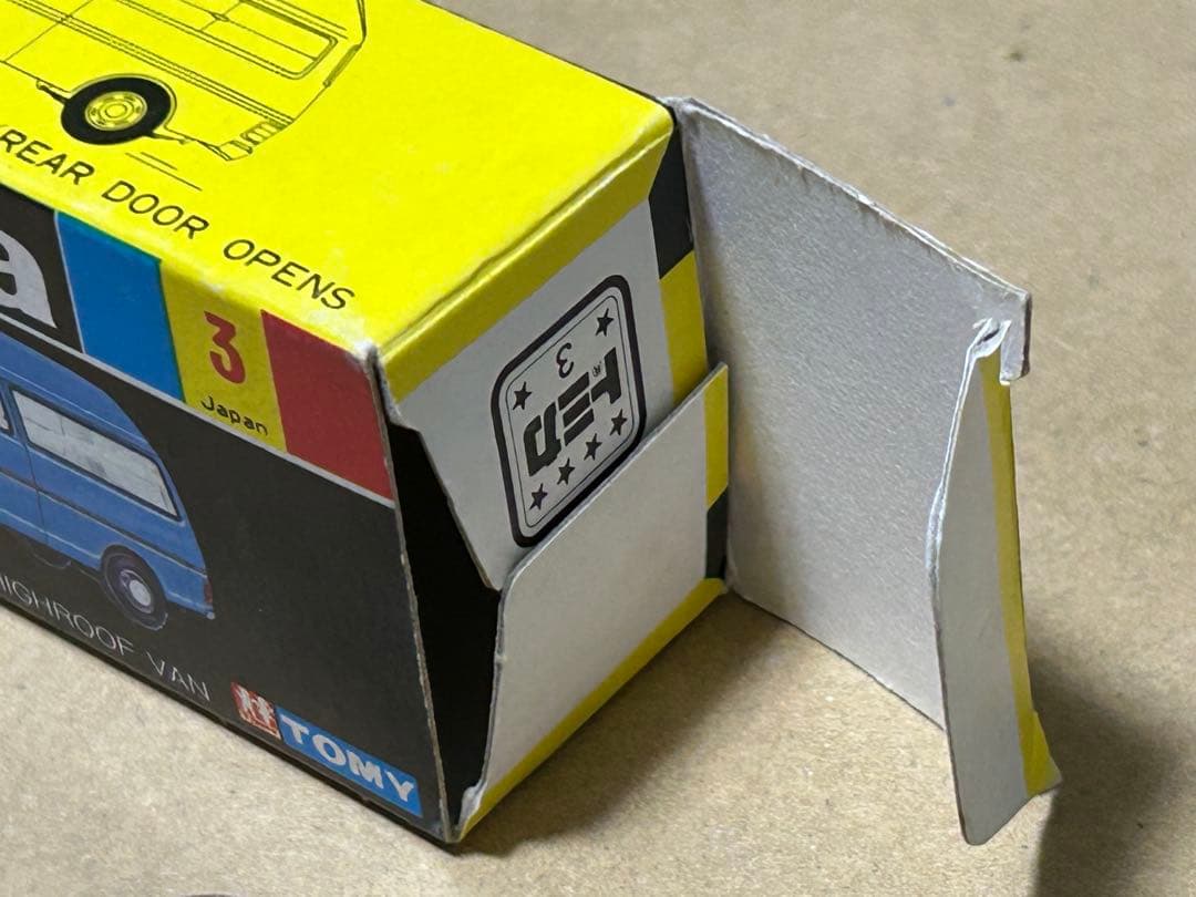 トミカ 日産 キャラバン ハイルーフ タクシー