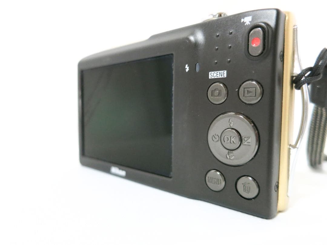 デジタルカメラ／Nikon COOLPIX S3300ゴールド 動作未確認