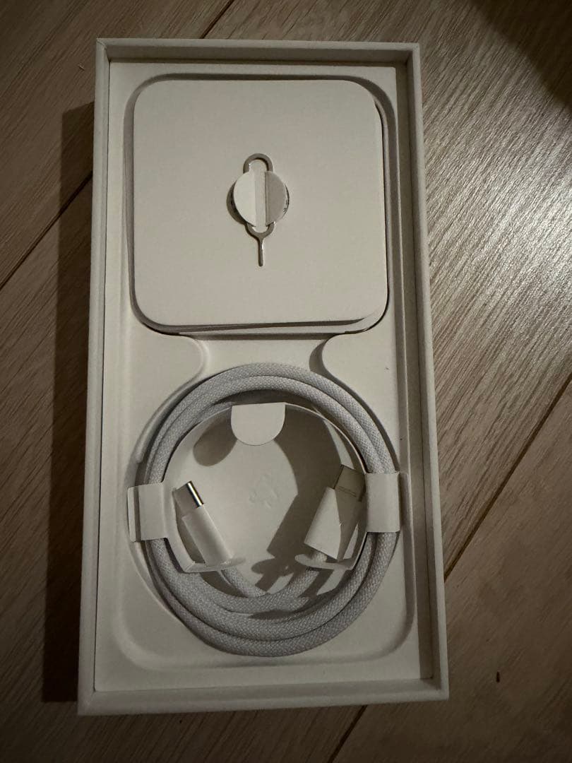 iPhone 15 Pro シルバー 本体