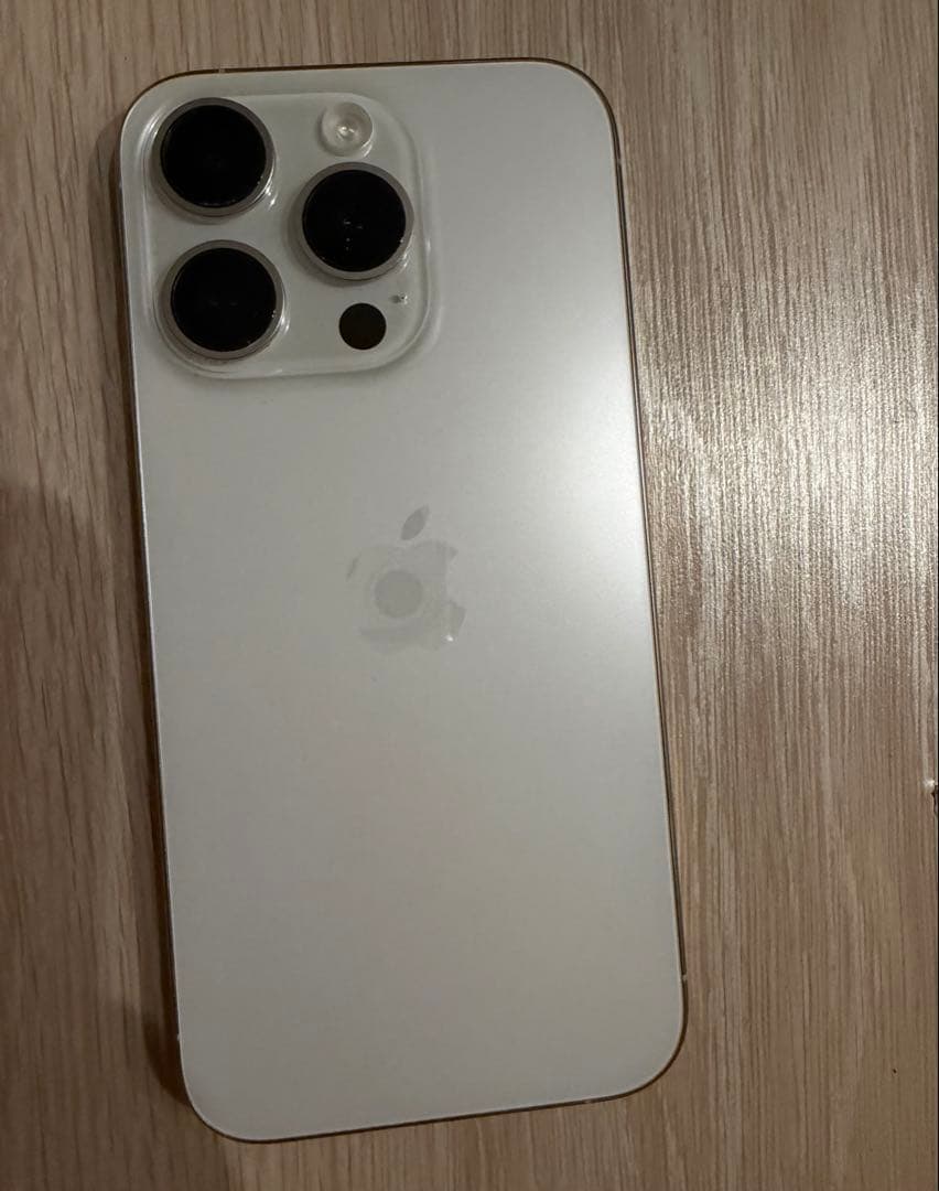 iPhone 15 Pro シルバー 本体