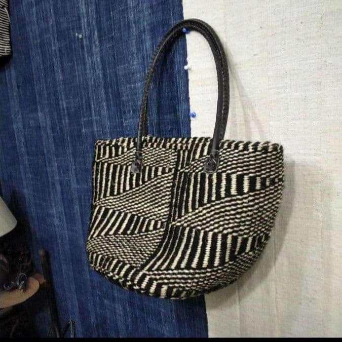 アフリカ　ケニア　新品タグ付き　サイザル麻とアクリルウールの手織りBag大