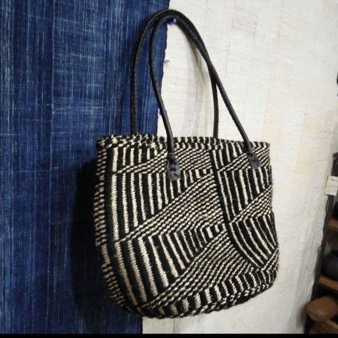 アフリカ　ケニア　新品タグ付き　サイザル麻とアクリルウールの手織りBag大