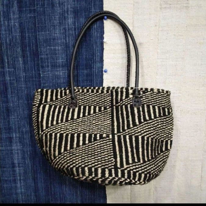 アフリカ　ケニア　新品タグ付き　サイザル麻とアクリルウールの手織りBag大