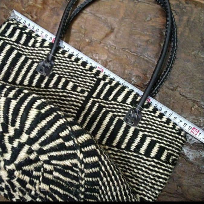 アフリカ　ケニア　新品タグ付き　サイザル麻とアクリルウールの手織りBag大