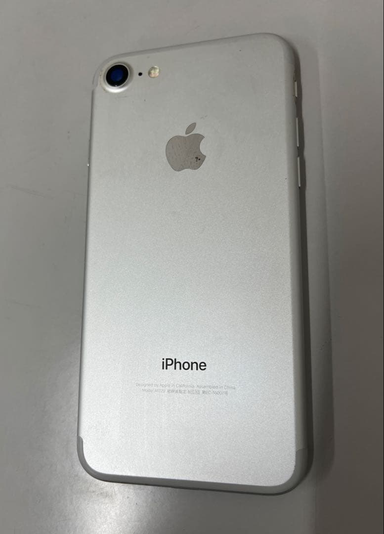 美品　Apple iPhone 7シルバー 本体