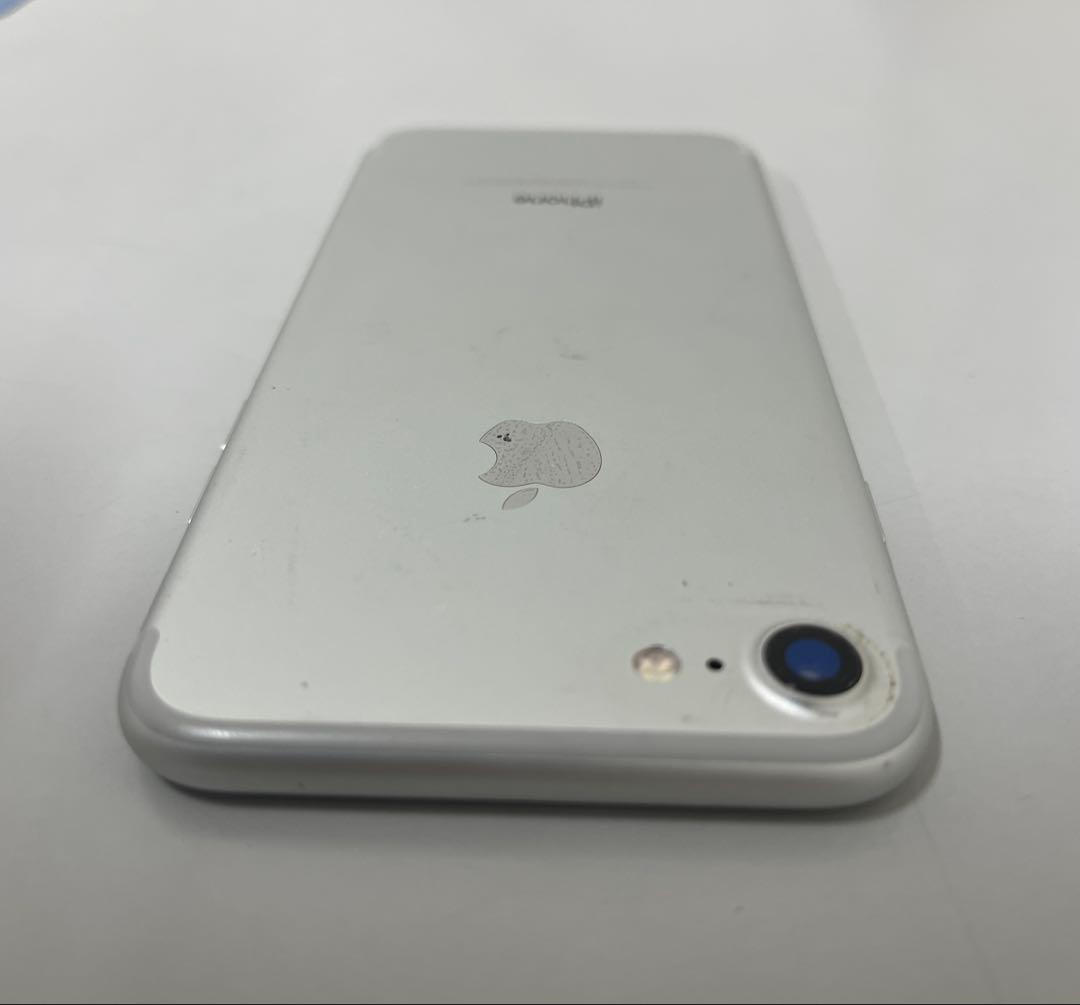 美品　Apple iPhone 7シルバー 本体