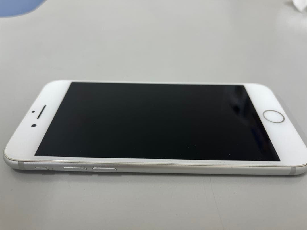 美品　Apple iPhone 7シルバー 本体