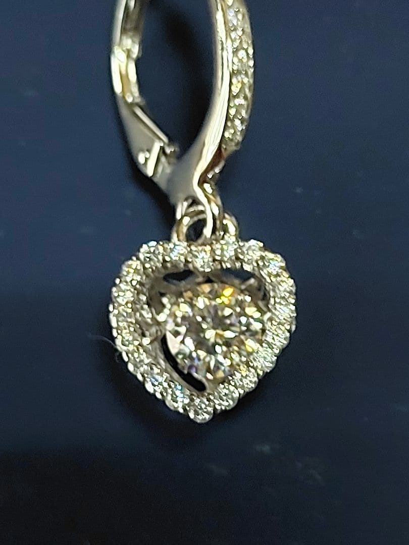 ハート型ダンシングモアサナイトピアス