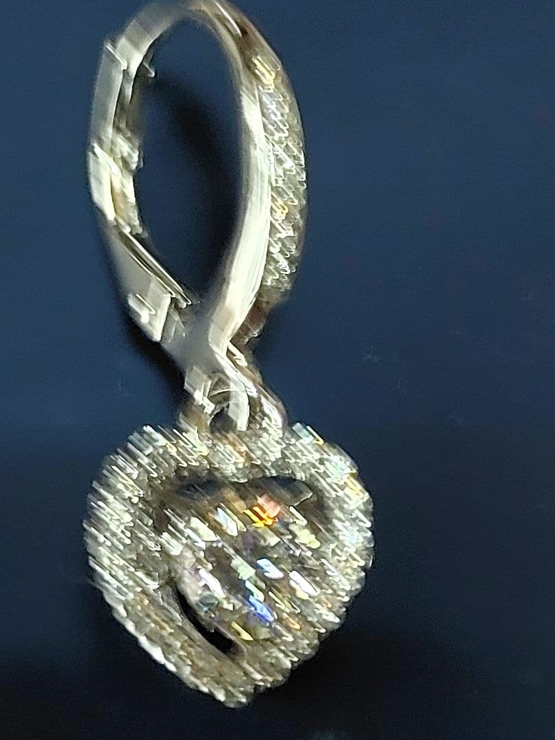 ハート型ダンシングモアサナイトピアス