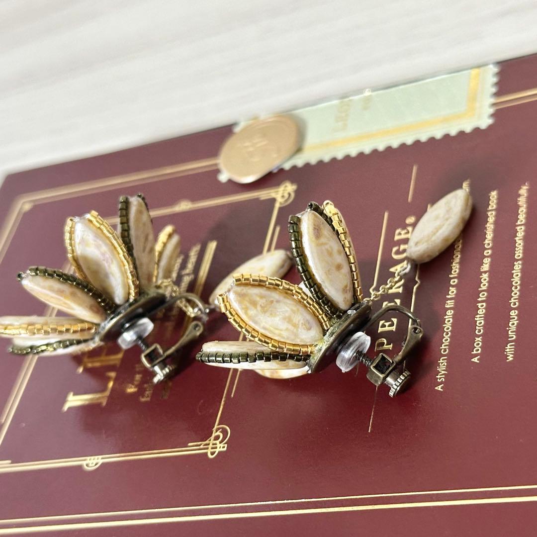 【ハンドメイド】大ぶりイヤリング　チェコビーズ×カルセドニー×アンティーク