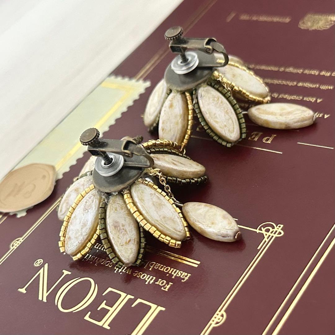 【ハンドメイド】大ぶりイヤリング　チェコビーズ×カルセドニー×アンティーク