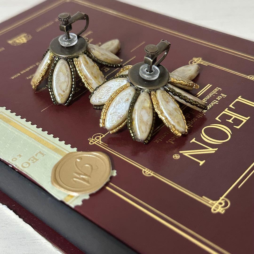 【ハンドメイド】大ぶりイヤリング　チェコビーズ×カルセドニー×アンティーク