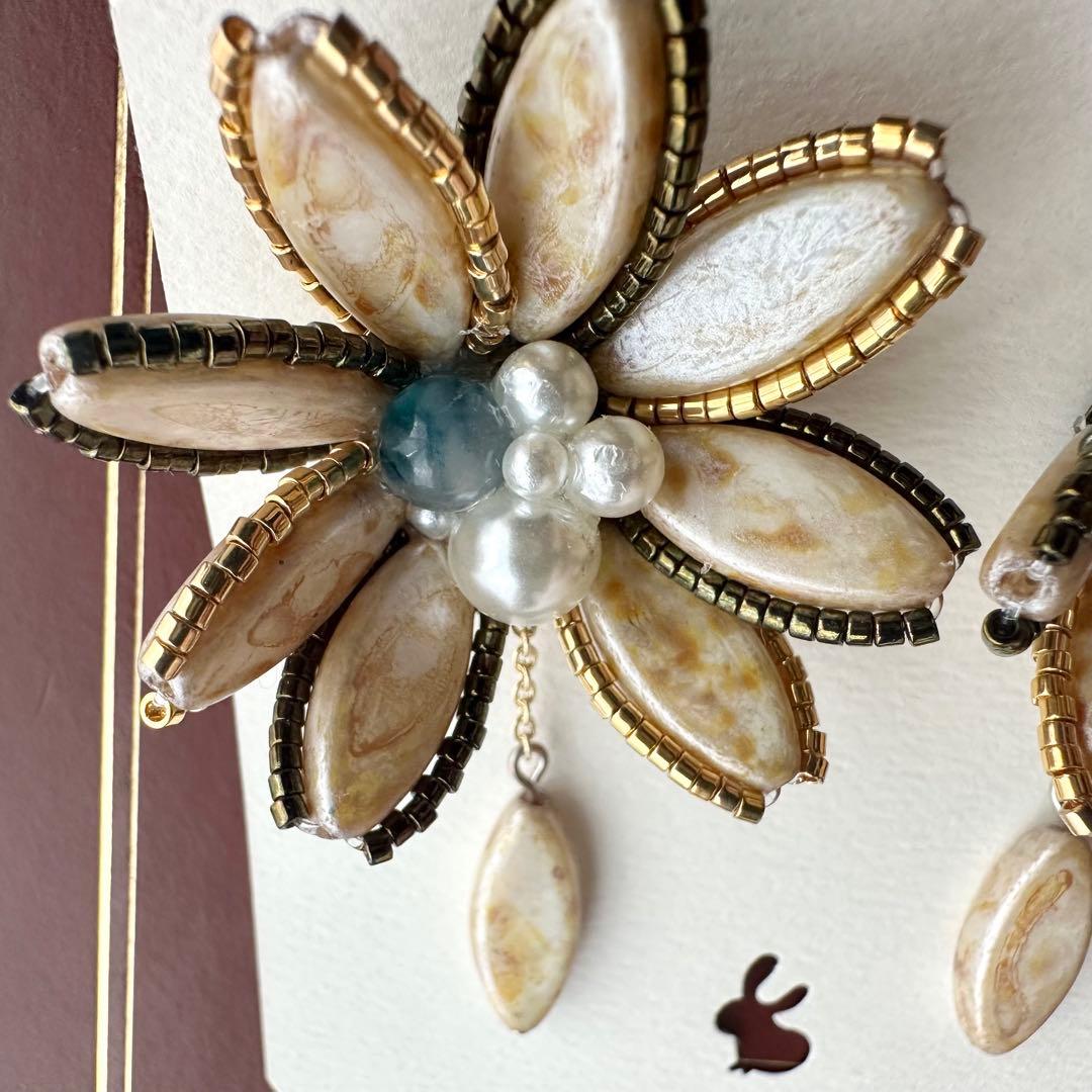 【ハンドメイド】大ぶりイヤリング　チェコビーズ×カルセドニー×アンティーク