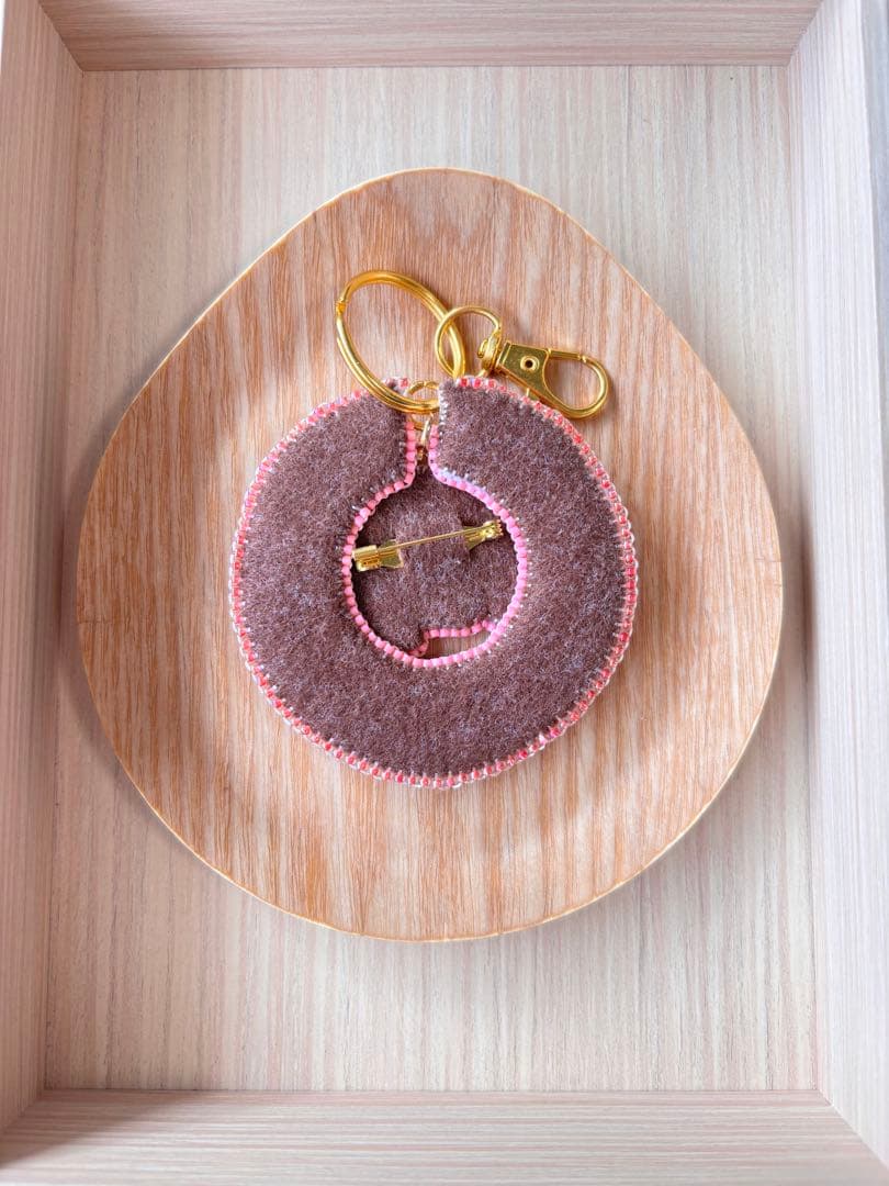 トイプードル　うちの子刺繍　ハンドメイド　ブローチ　チャーム　キーホルダー