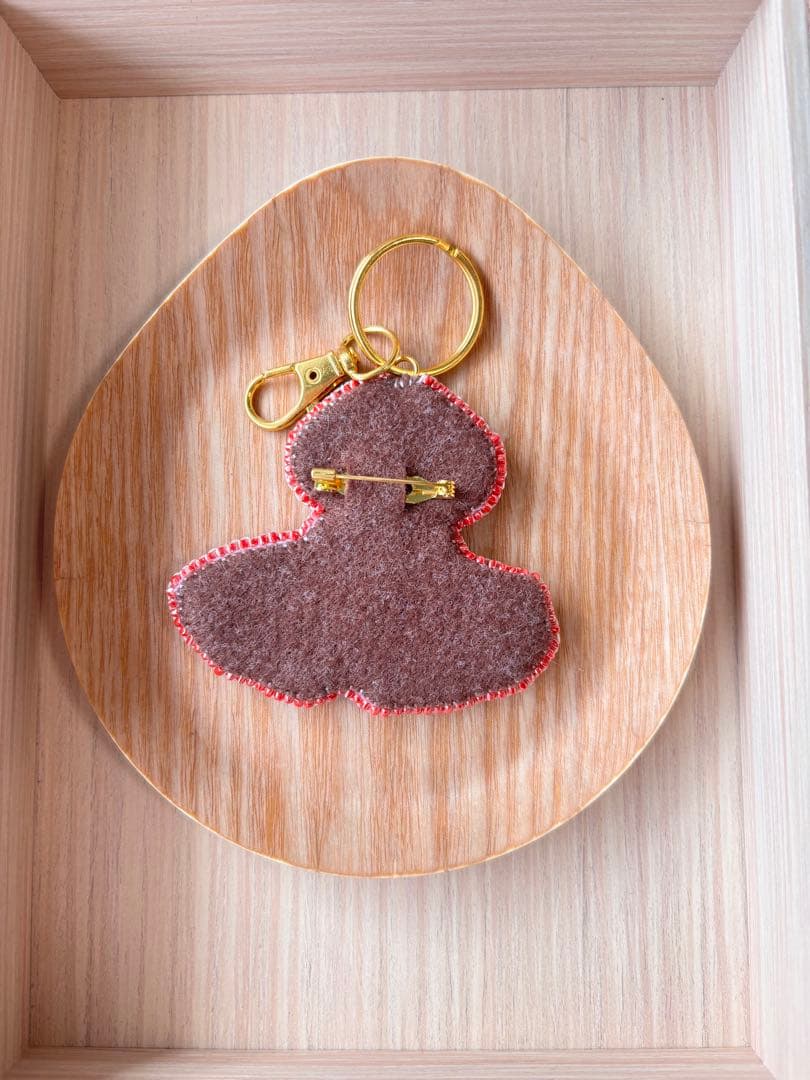 トイプードル　うちの子刺繍　ハンドメイド　ブローチ　チャーム　キーホルダー