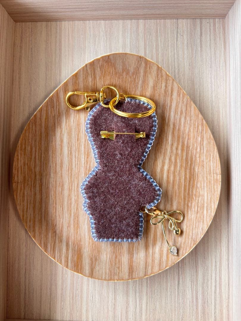 トイプードル　うちの子刺繍　ハンドメイド　ブローチ　チャーム　キーホルダー