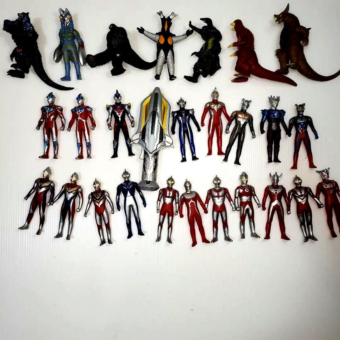 ウルトラマンギンガ　怪獣フィギュア7体　DXギンガスパーク ウルトラマン19個