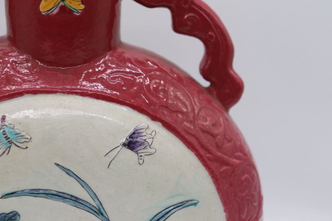 中国　大清乾隆年製銘　粉彩花卉胡蝶紋扁瓶　送料込み0316