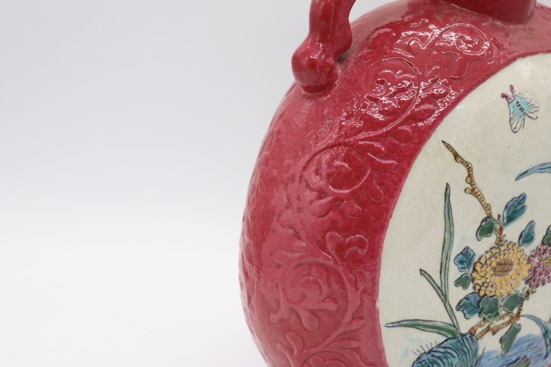 中国　大清乾隆年製銘　粉彩花卉胡蝶紋扁瓶　送料込み0316