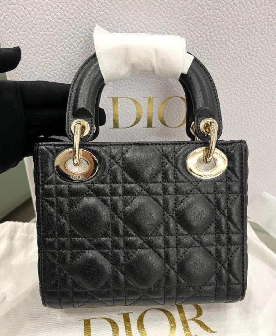 【定番】ブラック レザー製 キルティング ミニバッグ ハンドル付き