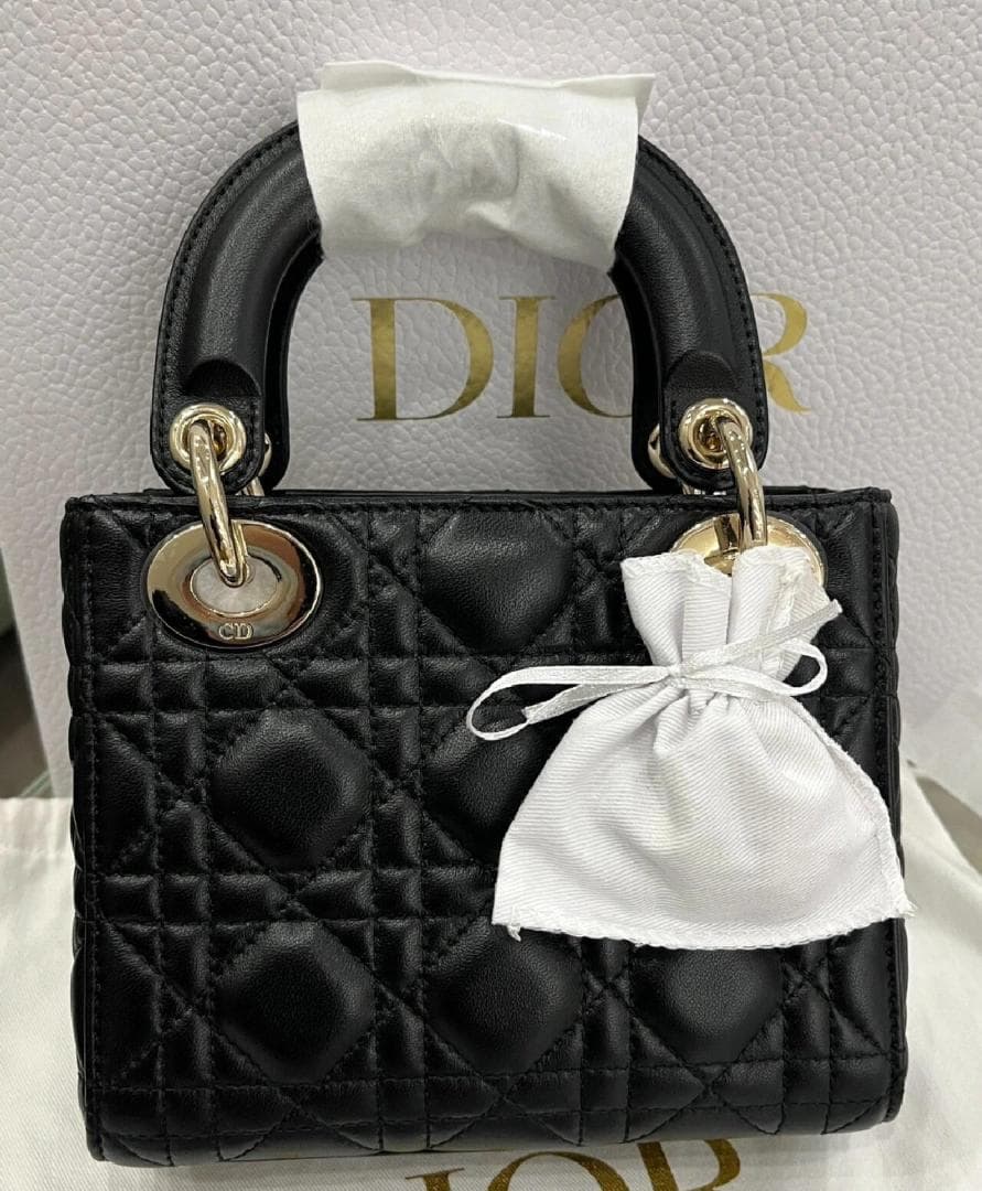 【定番】ブラック レザー製 キルティング ミニバッグ ハンドル付き