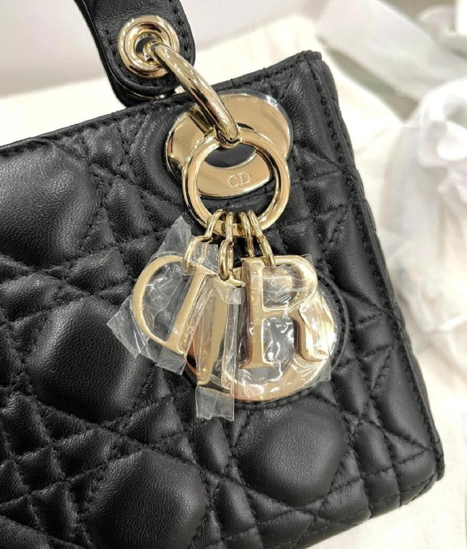 【定番】ブラック レザー製 キルティング ミニバッグ ハンドル付き