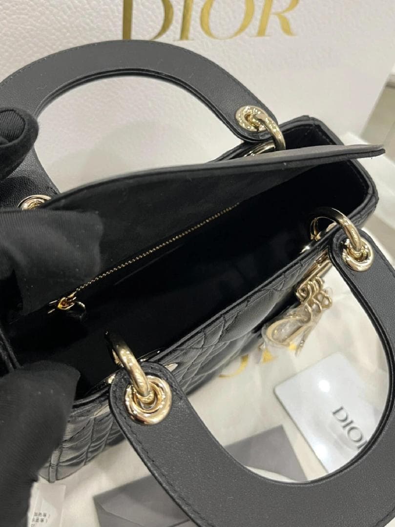 【定番】ブラック レザー製 キルティング ミニバッグ ハンドル付き