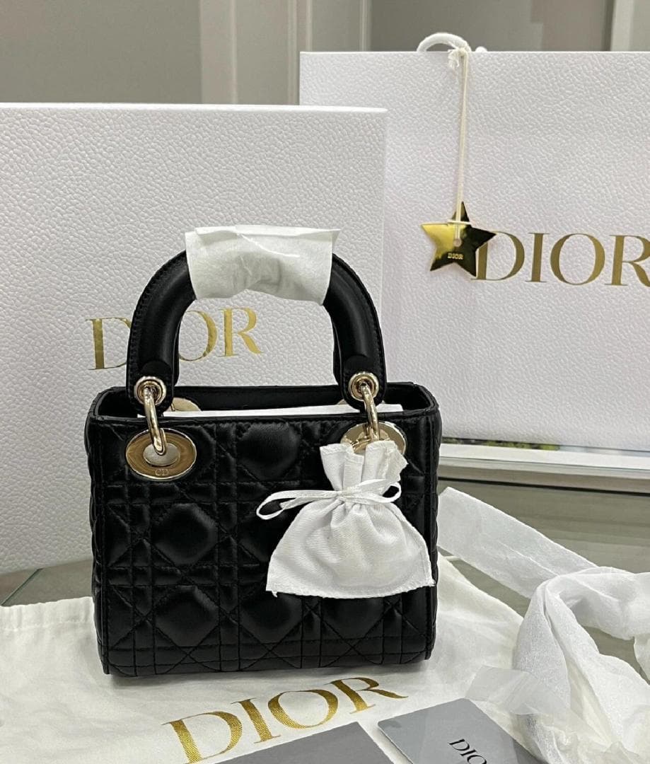 【定番】ブラック レザー製 キルティング ミニバッグ ハンドル付き