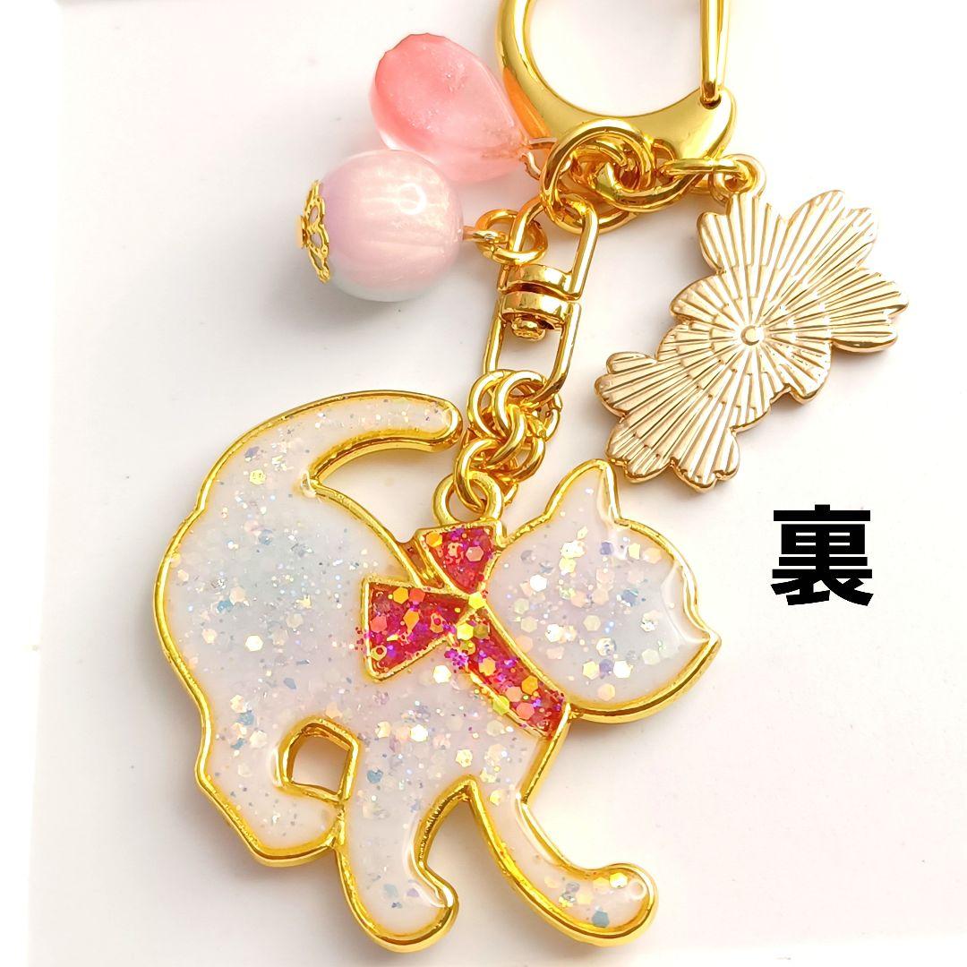 ～桜花爛漫～ネコと桜　水色　レジンキーホルダー　ハンドメイド