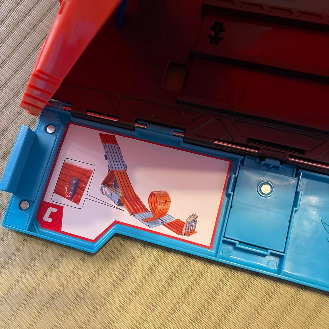 ホットウィール11台付き　アルティメットレースボックス