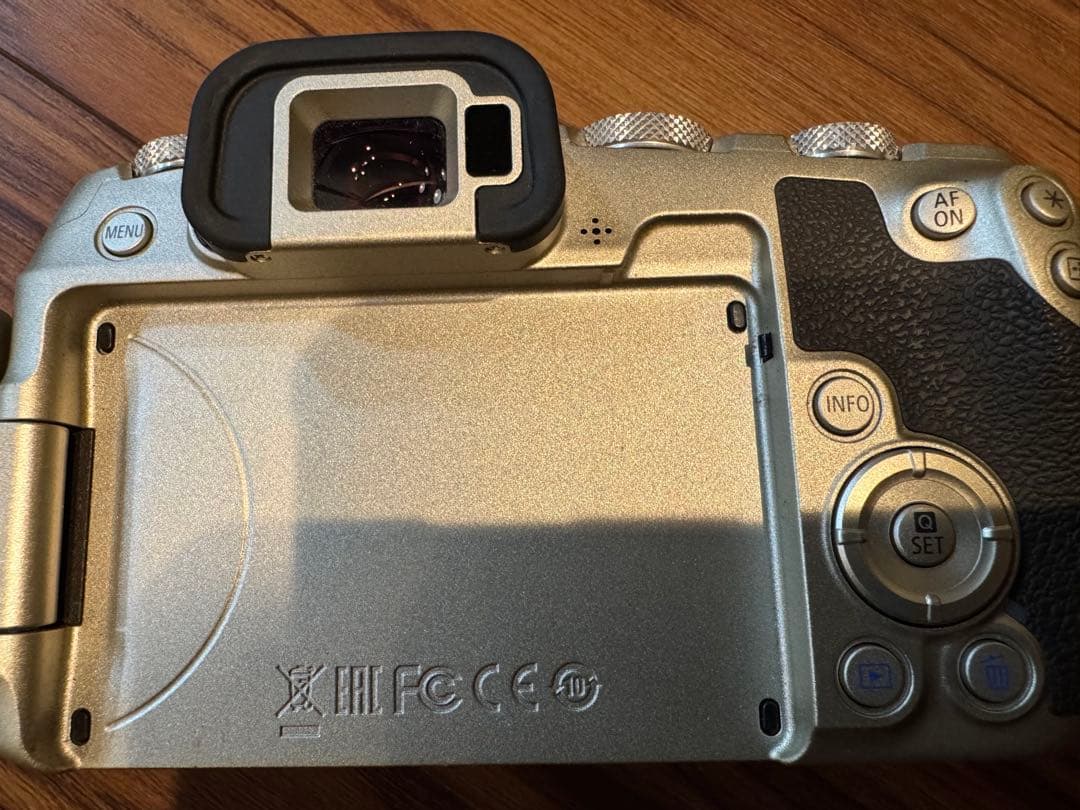 【週末値下げ】Canon EOS RP GOLD数量限定仕様