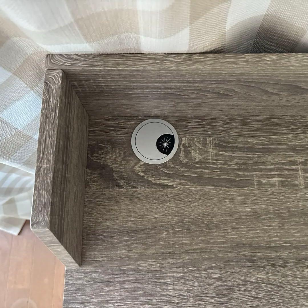 グレーのパソコンデスク