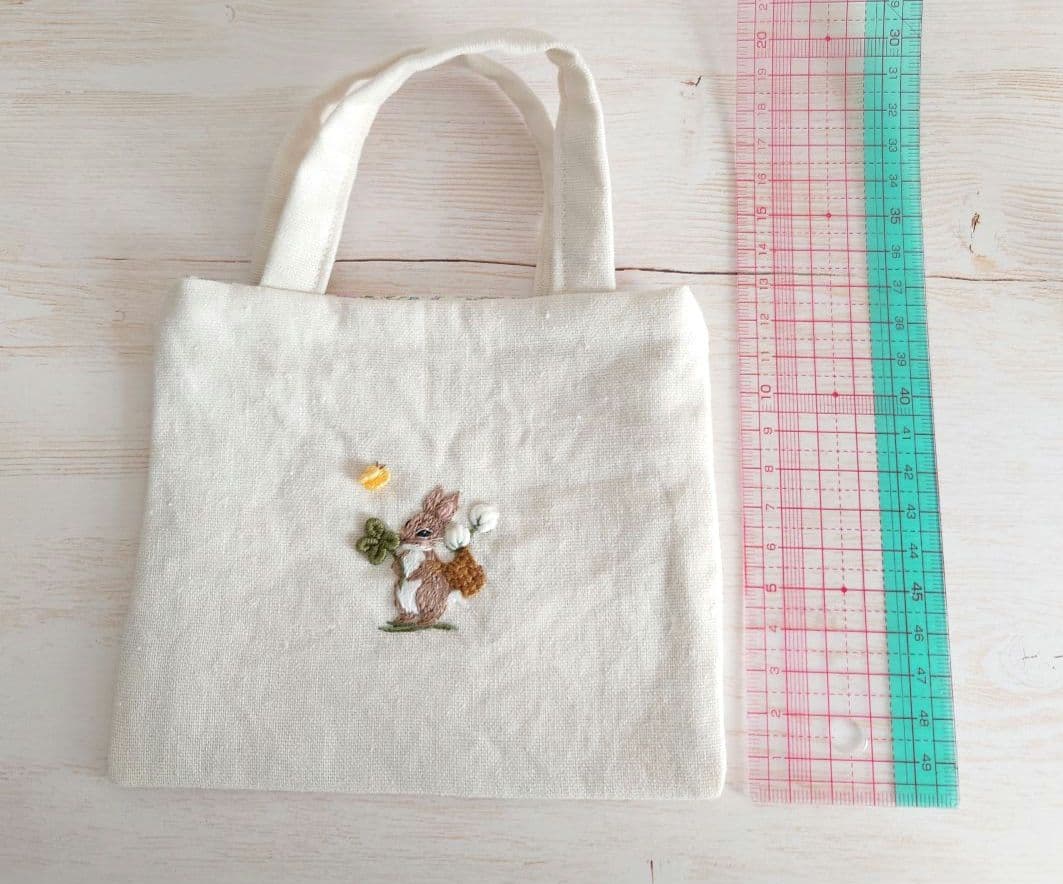 手刺繍入ちっちゃなぺたんこトートバック【うさことよつ葉】