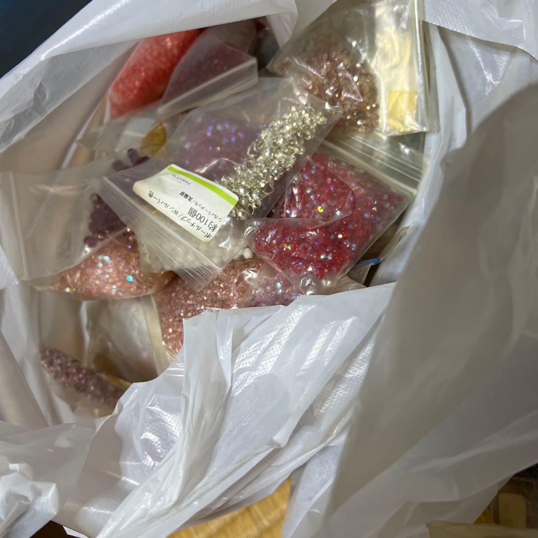 スワロフスキー　ビーズ大量およそ１５万円相当